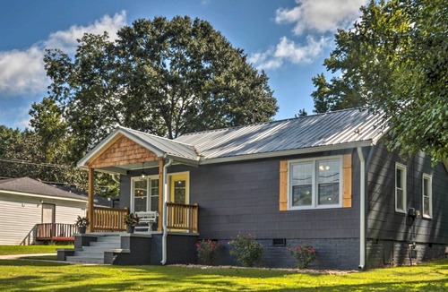 Covington House | Bungalow w/ Golf Cart, 1/2 Mi to Historic Square!