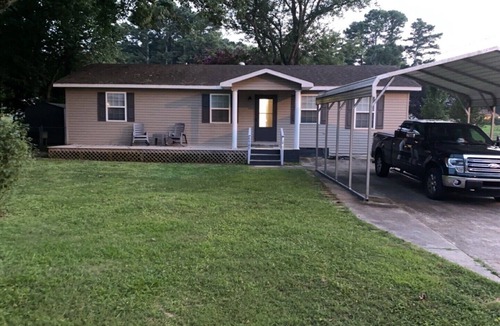 Guntersville House | Burnt Pine- Plenty of room for fishermen AND their boats!