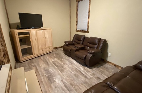 Guntersville House | Burnt Pine- Plenty of room for fishermen AND their boats!