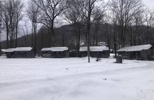 Maggie Valley Cabin | Cabin 1 - 1 Bedroom Cozy Cabin with Mountain View in Pioneer Village