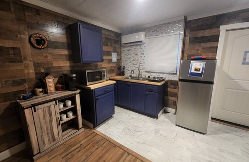 Rocky Grove Apartment | Cabin Apt 20min to Gatlinburg across from Ntl Park GameRoom+FirePit+Pet Friendly