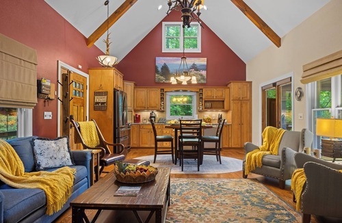 Maggie Valley House | Cabin At Maggie Valley Golf Club, Hot Tub, Firepit
