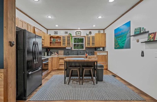 Waynesville House | Cabin Royale | Long-Range Mountain Views + Hot Tub | Game Room Bar | Fire Pit | Pet-Friendly