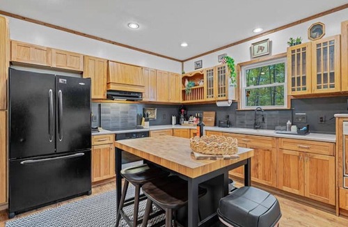 Waynesville House | Cabin Royale | Long-Range Mountain Views + Hot Tub | Game Room Bar | Fire Pit | Pet-Friendly