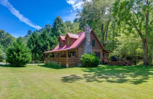 Hartford House | Cabin w/Hot Tub + Fishing Pond in Del Rio!