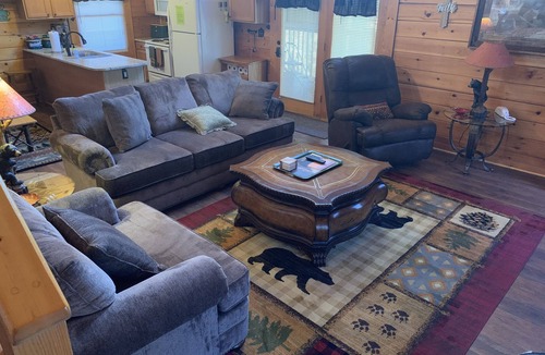 Sevierville Cabin | Cabin w/loft & beautiful updates, indoor fun/hot tub/new grill & communal pool!