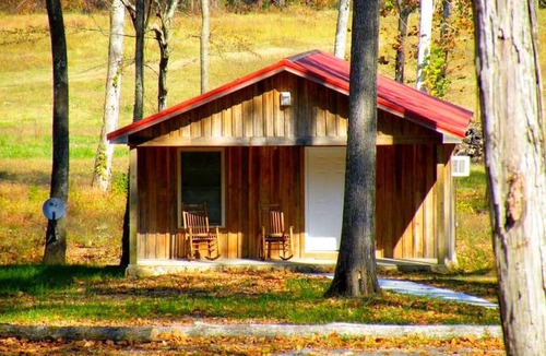Joppa House | Cabin with Jacuzzi Tub for a Creekside Getaway near Guntersville Lake, Alabama