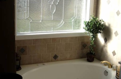 Joppa House | Cabin with Jacuzzi Tub for a Creekside Getaway near Guntersville Lake, Alabama