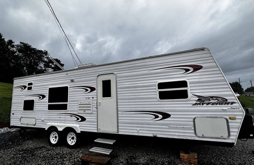 Dandridge RV Rental | Camper in Dandridge. Close to the Smoky Mountains and Dollywood