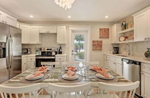 Siesta Key Village Villa | Canal Lower-Gorgeous 3 bed 3 bath near SK Village