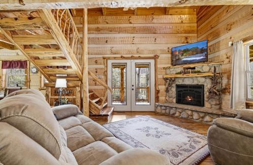 Cosby Ski Chalet | Caney Creek Retreat with Hot Tub