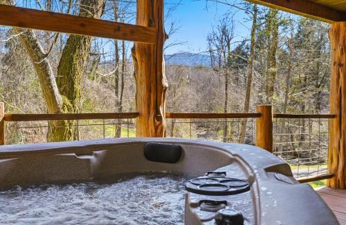 Cosby Ski Chalet | Caney Creek Retreat with Hot Tub