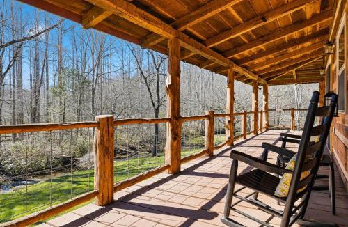 Cosby Ski Chalet | Caney Creek Retreat with Hot Tub