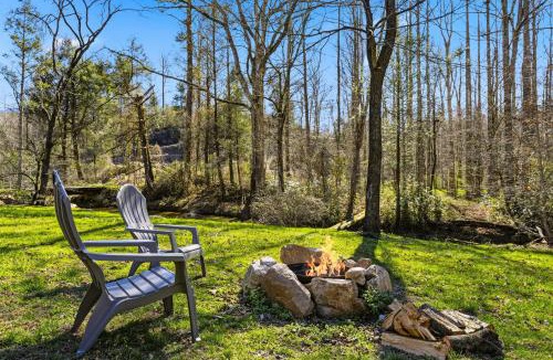 Cosby Ski Chalet | Caney Creek Retreat with Hot Tub