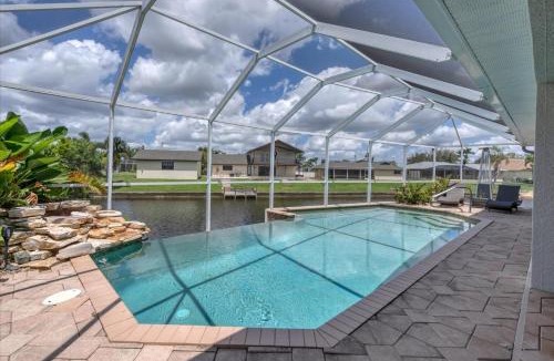 Fort Myers House | Cape Coral Private Pool on Canal 3BR