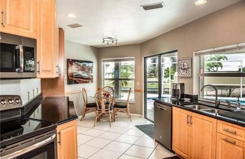 Fort Myers House | Cape Coral Water Front Paradise