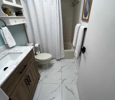 Caloosahatchee Apartment | Cape Coral Waterfront Condo- A Boater's Dream