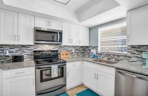 Iona Apartment | Casa Bella Escape - Minutes to Sanibel & FMB