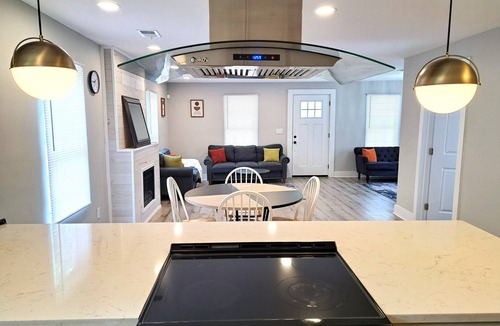 Atlanta Cottage | Casa Emily - 3-bedroom cottage in 30318 near Mercedes Benz Stadium