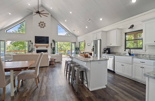 Crane Hill House | Casa Lago - Smith Lake beauty! Lakefront retreat!