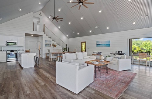 Crane Hill House | Casa Lago - Smith Lake beauty! Lakefront retreat!
