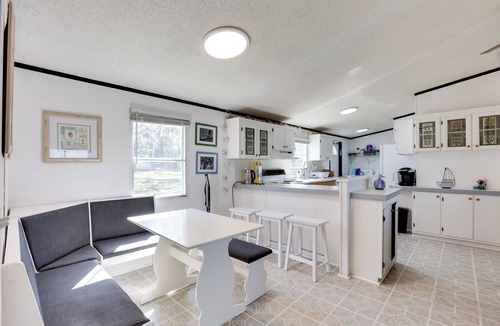 Midway House | Cast & Relax! Peaceful Lake House in Midway