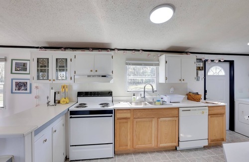 Midway House | Cast & Relax! Peaceful Lake House in Midway
