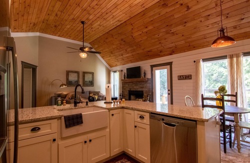 Chattahoochee Hills House | Cedar Hill Cottage - Secluded farmhouse near Serenbe and Atlanta.