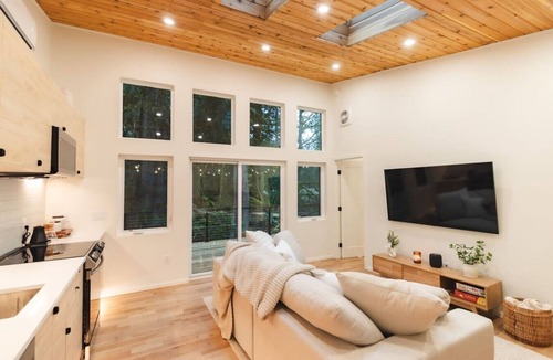Monroe House | Cedar Hollow - Sauna/Cold Plunge + Hot Tub
