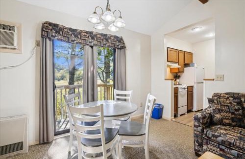 West Bridgewater Hotel | Cedarbrook Deluxe Two Bedroom Suite with outdoor heated pool 10304