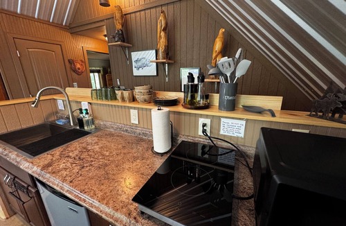 Moose Pass Cabin | Central location for touring all of Kenai Peninsula