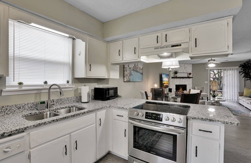 Arlington House | Centrally located, Cozy Family Friendly Home.