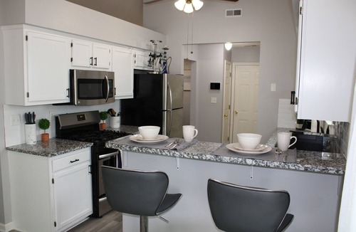 Riverdale House | Château Living, King Bed & Private Chef!