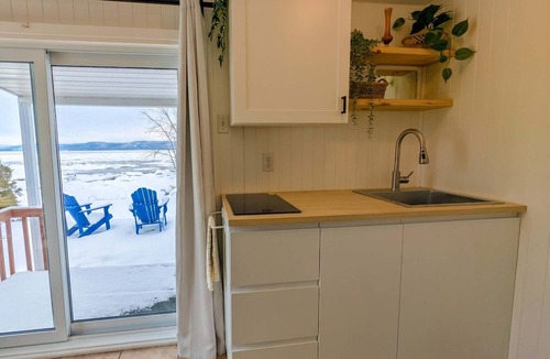 Cap-Saint-Ignace Ski Chalet | Chalet Studio #3 Waterfront with Spa, Fireplace & Wifi