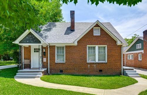 Wesley Heights House | Charlotte Duplex Close to Uptown and Sports