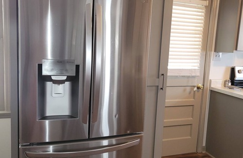 Houston County House | Charm Meet Convenience 3-bedroom house in Bonaire with WiFi on a large lot