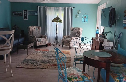 Del Tura Cottage | Charming 2-bedroom cottage with fitness room, WiFi in cool North Fort Myers