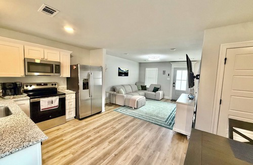 Gulfport Cottage | Charming 2-bedroom cottage in Gulfport with AC, WiFi. Winter & TDY rates for AD