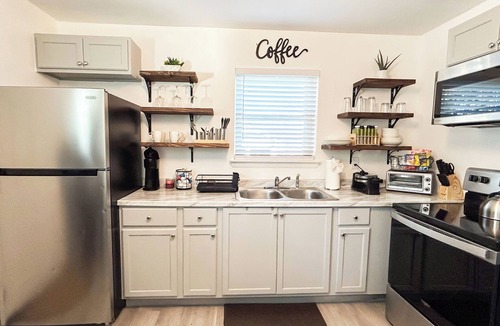 Crestline Heights House | Charming 2-bedroom house where travel, work, and play are only minutes away
