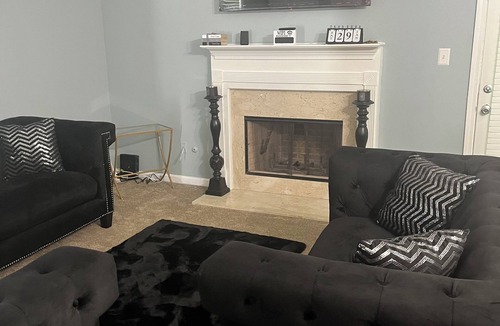 Riverdale House | Charming 2-bedroom townhome in College Park with AC, WiFi