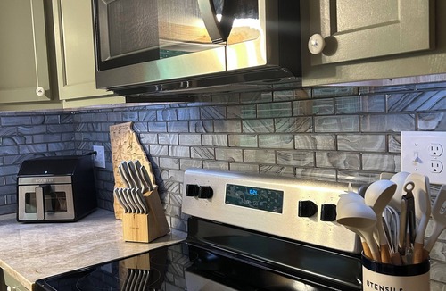 Rising Fawn Cabin | Charming 2-bedroom mountaintop cabin with AC, WiFi in tranquil Rising Fawn