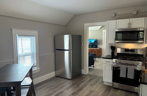 Northeast Minneapolis Arts District House | Charming 2 BR Top Floor Retreat in NE Mpls Arts District!