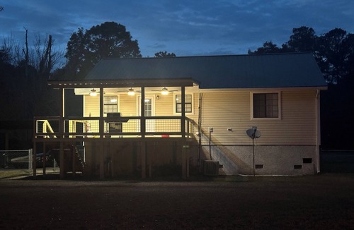 Brunswick House | Charming 3-bedroom house nestled on Blythe Island with a fenced in back yard
