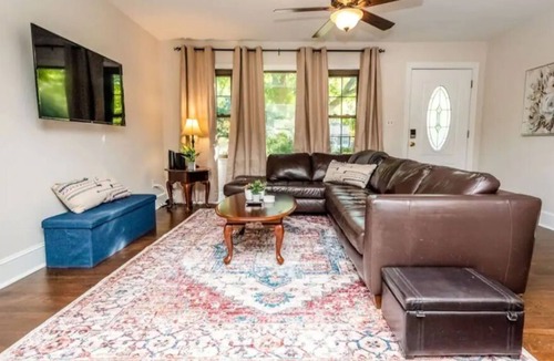 East Forest Ski Chalet | Charming 3 bedroom house close to uptown Charlotte