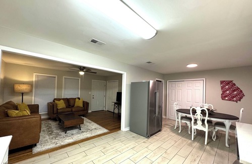 Athens House | Charming 3-bedroom house in Athens. Just a few miles from the Sanford Stadium