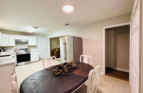Athens House | Charming 3-bedroom house in Athens. Just a few miles from the Sanford Stadium