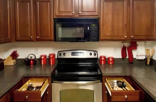 Morrow House | Charming 3-bedroom townhome in Morrow with AC, WiFi.