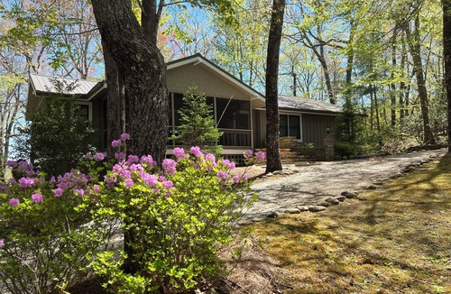 Lake Toxaway House | Charming 3-bedroom 3-bath house just 3 minutes from the Greystone Inn.