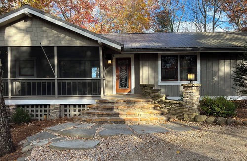 Lake Toxaway House | Charming 3-bedroom 3-bath house just 3 minutes from the Greystone Inn.