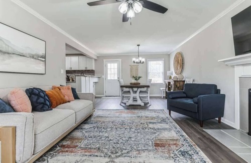Madison House | Charming 3BR Farmhouse Fenced Acre Madison